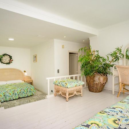 Villa Requesens On Canal Empuriabrava Exterior photo