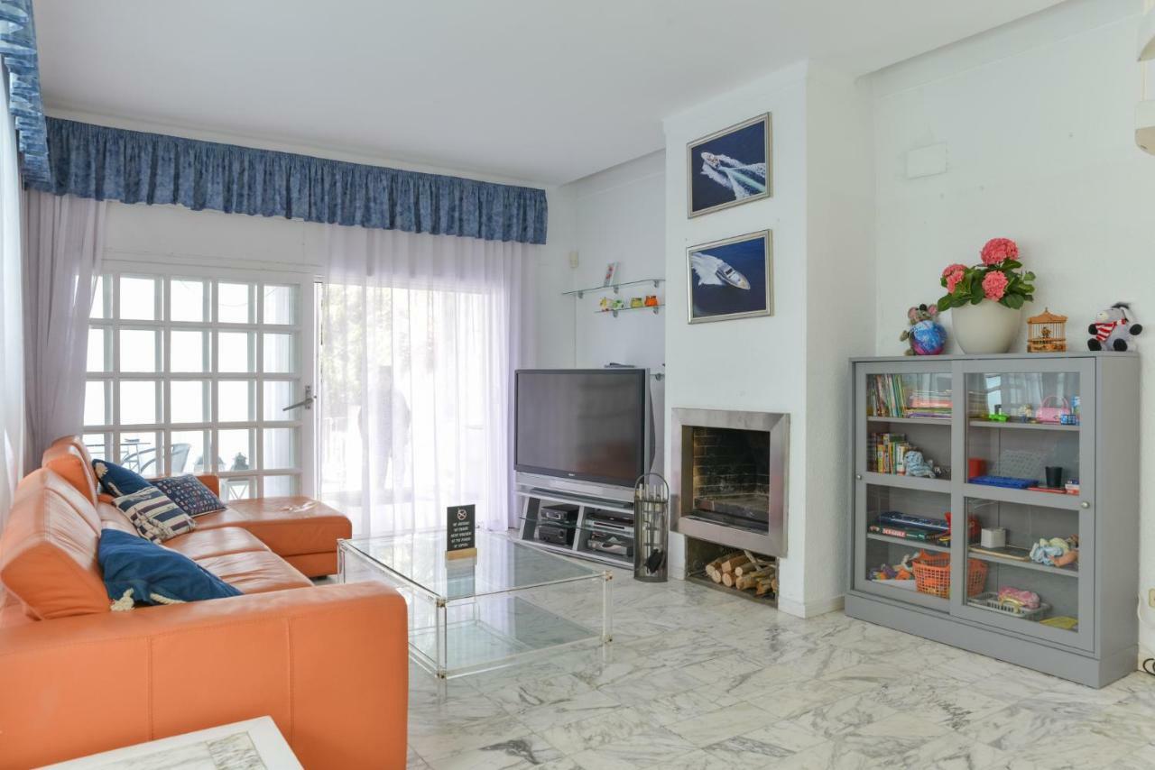 Villa Requesens On Canal Empuriabrava Exterior photo